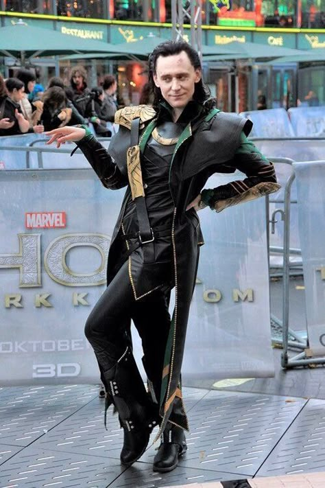 Sassy Loki is as Sassy Loki does! #youbetterwerk! Funny Sherlock, Thor Loki, Smosh, Loki Marvel, Loki Thor, Ms Marvel, Loki Laufeyson, Chuck Norris, The Perfect Guy