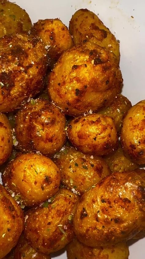 Air Fryer Potato, Harvest Farm, New Potatoes, Breakfast Potatoes, Potato Recipe, New Potato, Crispy Potatoes, Air Fryer Recipes Easy, Air Frying