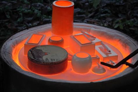 What is Raku Pottery? A Beginners Guide on How To Make Raku Pottery Raku, How To Make Canvas, Raku Firing, Raku Ware, Raku Kiln, Pottery Lessons, 2024 Art, Healing Clay, Raku Ceramics