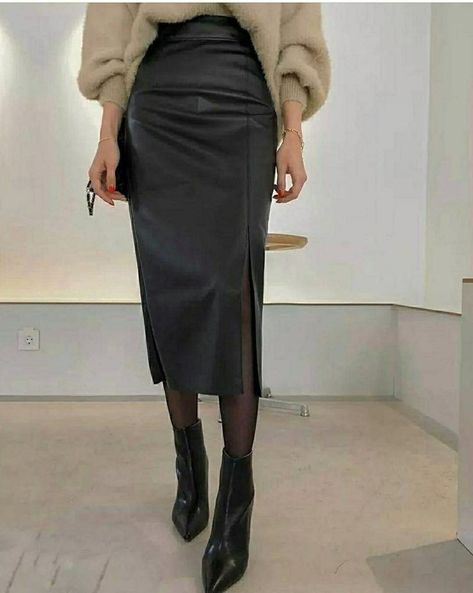 Midi Skirt Outfit Winter, Minimal Outfit, Mid Length Skirts, Modest Fashion Outfits, Looks Chic, Skirt Design, Winter Fashion Outfits, Work Fashion, Look Chic