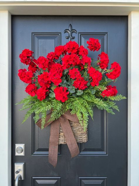 twoinspireyou - Etsy Front Door Basket, Twig Basket, Front Door Baskets, Wreath Alternative, Door Basket, Basket Wreath, Beautiful Front Doors, Country Porch, Door Wreaths Diy