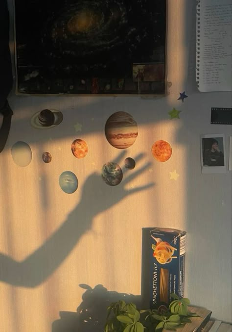 Space Room Ideas Aesthetic, Space Themed Decor, Space Room Aesthetic, Astronomy Room Decor, Solar System Decor, Space Dorm Room, Stars Decorations, Cool Room, Room Goals