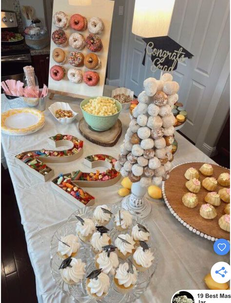 Party Ideas For Senior Citizens, Unique Grad Party Ideas, Graduated Ideas, Kitchen Dinner Ideas, Grad Party Food Ideas, Graduation Party Ideas Aesthetic, Graduation Dinner Party, Ideas For Graduation Party, Party Dinner Ideas