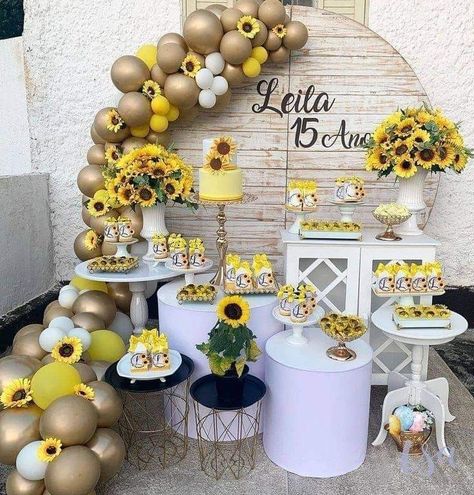 Sunflower Party Themes, Bee Birthday Theme, Sunflower Birthday Parties, Sweet 15 Party Ideas Quinceanera, Sweet 15 Party Ideas, Girl Shower Themes, Deco Ballon, Sunflower Party, Instagram Decor