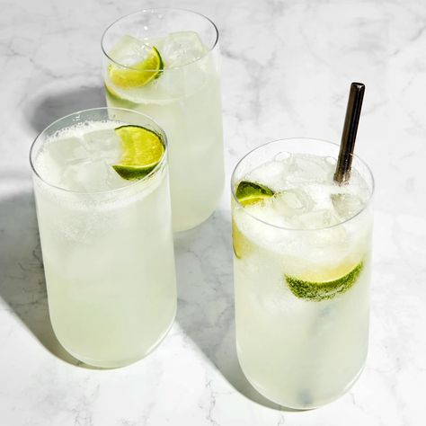 Gin Rickey Recipe, Holidays Drinks, Rickey Cocktail, Gin Rickey, Lime Rickey, Hey Bartender, Gin Drinks, Ice Cream Floats, Summer Drink Recipes