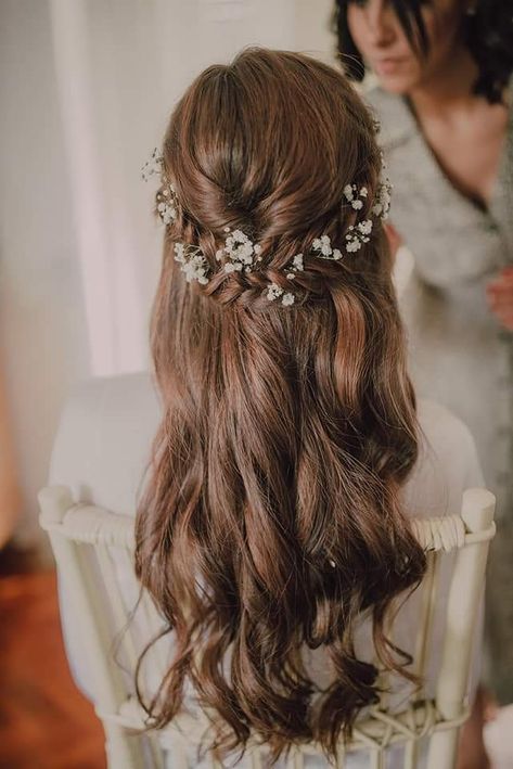 Bridal Hair Down Braid, Wedding Hairstyles Forest Theme, Dreamy Wedding Hair, Wedding Elegant Hairstyles, Wedding Hairstyles For Long Hair Tiara, Bridal Hair Down With Flowers, Bridal Hair No Veil, Wedding Hair Down Flowers, Baby's Breath In Hair