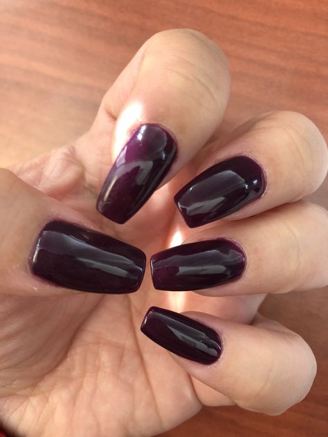 Purple Nails Grunge, Nails For Dark Purple Dress, Plum Acrylic Nails, Deep Plum Nails, Plum Colored Nails, Plum Purple Nails, Dark Plum Nails, Deep Purple Nails, Purple And Silver Nails