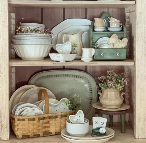 Clean Cottage Style, Antique Hutch Decorating Ideas, Kitchen Hutch Decorating Ideas, How To Decorate A Hutch, Plate Display Ideas, Cottage Decoration Ideas, Hutch Decorating Ideas, Dining Room Hutch Decor, China Cabinet Decor