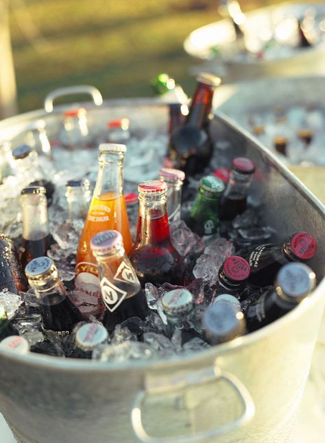 Drinks Bucket, Drinks In A Bucket, Beer Bucket Ideas, Luau Party Food, Drink Bucket, Galvanized Tub, Always Coca Cola, Beer Party, Coke Cola