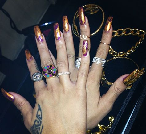 Rihanna - Gold and Pink Nails Rihanna Nails, Crackle Nails, Nails 2014, Shaped Nails, Fancy Nails Designs, Nail Candy, Nail Art Ombre, Best Nail Art Designs, Long Square Acrylic Nails