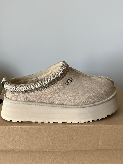 Ugg Platform Tasman Aesthetic Slippers; Color- Mustard Seed Ugg Slippers Mustard Seed, Ugg Tasman Slippers Mustard Seed, Mustard Seed Platform Uggs, Tasman Mustard Seed, Tasman Uggs Platform, Ugg Tasman Slippers Platform, Uggs Slippers Platform, Uggs Mustard Seed, Uggs Colors