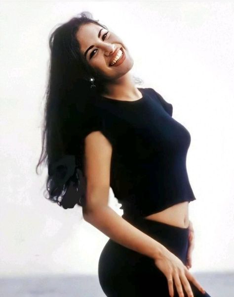 Selena Quintanilla Smiling, Anything For Selenas, Selena Quintanilla Outfits, Selena Quintanilla Fashion, Selena Pictures, Selena Q, Tejano Music, Famous Pictures, Selena Quintanilla Perez