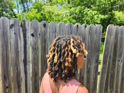 Locs With Blonde Highlights, Loc Highlights, Locs With Highlights, Locs Blonde, Instant Locs, Curly Locs, Blonde Dreads, Blonde Streaks, Highlights Blonde