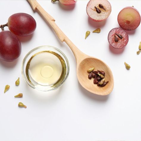 Grape Oil, Grape Seed Oil, Grape Seed Extract, Acne Breakout, Red Grapes, Makeup Photography, Cosmetics Brands, Beauty Store, Oil Bottle