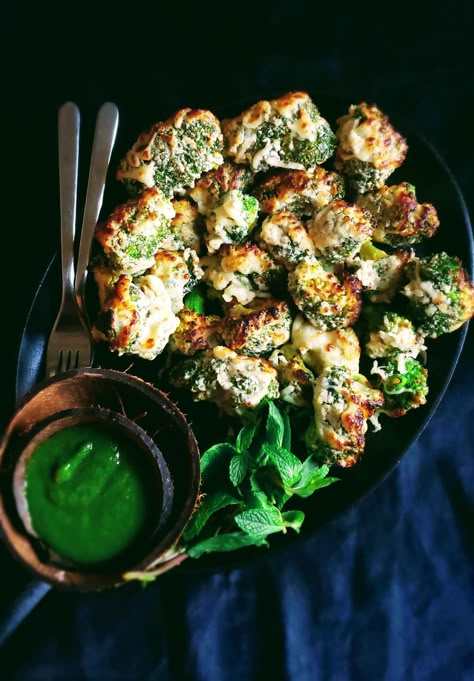 Malai Broccoli, Fried Sandwich, Fried Broccoli, Indian Appetizers, Broccoli Recipe, Evening Snacks, Broccoli Recipes, Green Peas, Indian Food Recipes Vegetarian