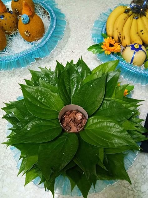 Beetle Leaf Plate Decoration, Vethalai Plate Decoration, Haldi Dala Decoration, Seer Plate Decoration, Paan Decoration Ideas, Sreemantham Plate Decoration, Wedding Gift Hampers, Wedding Platters, Indian Wedding Gifts