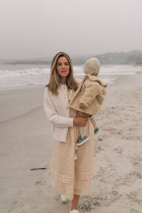 Fall Layers Over Summer Favorites Coastal Style Outfits, Mommy And Me Photoshoot Ideas, Winter Beach Outfit, Mommy And Me Photoshoot, Fall Knits, Mum Style, Crunchy Mom, Embroidery Clothes, Winter Beach