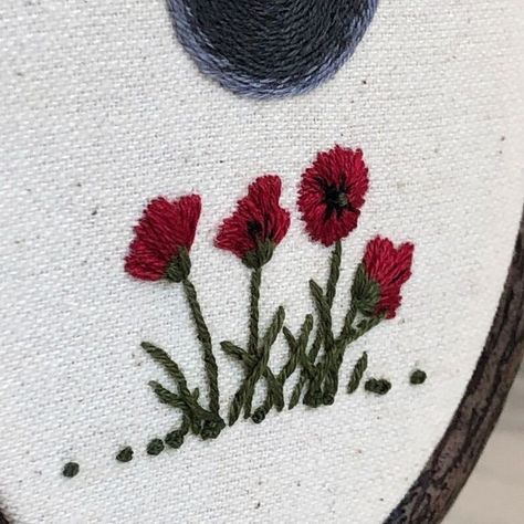 4 inch hoop featuring tiny freehand embroidery of the Halloween 2020 Blue Moon with red poppy flowers Embroidered Poppy Flower, Poppy Flower Embroidery, Embroidery Poppy, Poppy Embroidery, Freehand Embroidery, Anemone Flower, Poppy Flowers, Red Embroidery, Yellow Ribbon