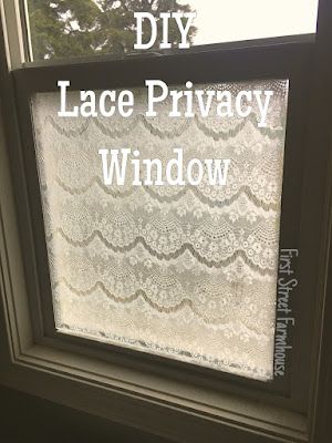 Lace Window Screen Diy, Window Lace Cornstarch, Curtains That Let Light Through, Lace On Windows With Cornstarch, Bedroom Window Privacy Ideas, Bathroom Window Ideas Privacy, Frosted Window Diy, Diy Privacy Window, Window Privacy Ideas