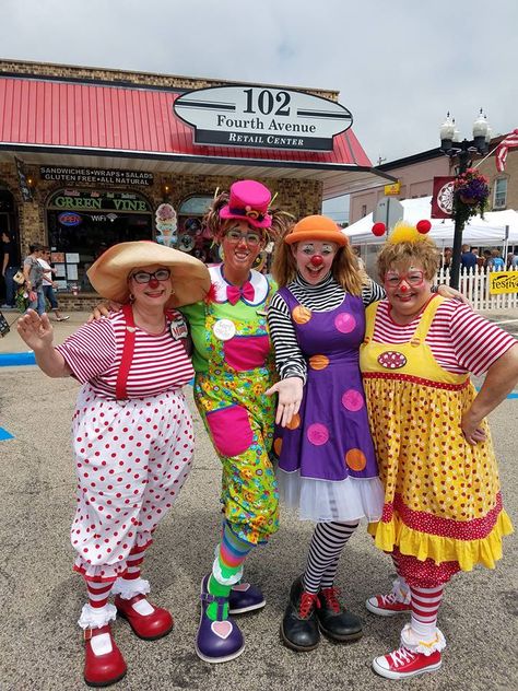 Teacher Clown Costume, Clown Dress Up, Funny Clown Pictures, Clown Woman, Clown Costume Women, Clown Costumes, Clown Pics, Clown Suit, Clown Dress