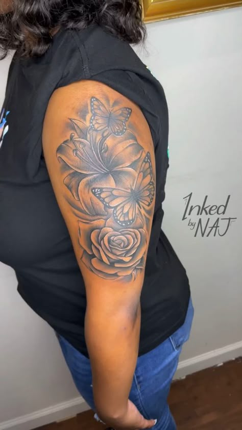 Tattoos For Women Roses Arm, Tattoo Ideas Black Female, Cute Shoulder Tattoos For Black Women, Black Women Sleeve Tattoo Ideas, Female Sleeve Tattoo Black Women, Baddie Shoulder Tattoo, Tattoo Designs Meaningful, Tattoos Spiritual, Tattoos Feminine