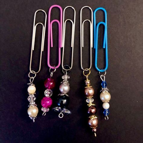 Dress up you journals, junk journals, binders and books with these pretty paperclip bead dangles. I used eyepins, beadcaps and beads from Beebeecraft. Click the link to see some of the other items I made. #beebeecraft #beads #beadcaps #beaddangles #alteredpaperclips #creatingwithjovi Paper Clip Bead Dangles, Paperclip Bookmarks Handmade, Bead Dangles Ideas, Beaded Bookmarks How To Make, Bead Bookmarks Diy, Junk Journal Bead Dangles, Beaded Book Marks Diy, Bead Dangles For Junk Journals, Beaded Paperclips