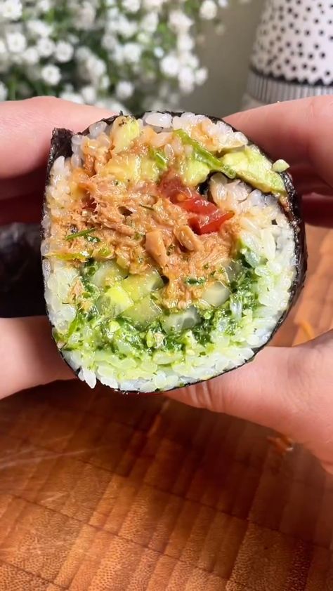 THIS is the recipe to try if you’ve ever struggled with making your own sushi. Rolling one big sushi ‘burrito’ is so much easier! This lovely recipe combines two very viral things – the ultra-popular Joe & The Juice tunacado sandwich, and a sushi burrito. Just fill, roll, slice in half and you’re done. Tunacado Sandwich, Burrito Roll, Joe The Juice, Sushi Rolling, Make Your Own Sushi, Sushi Burrito, Raw Tuna, Spicy Aioli, Sushi At Home