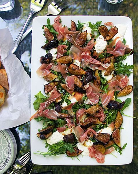 A spectacular appetizer that's easy to put together: Grilled Figs Prosciutto and Burrata #appetizer #prosciutto # #Burrata #figs #Recipe Grilled Figs, Burrata Appetizer, Prosciutto Burrata, Prosciutto Appetizer, Meat And Veggies, Elegant Appetizers, Fig Recipes, Italian Appetizers, Summer Appetizer