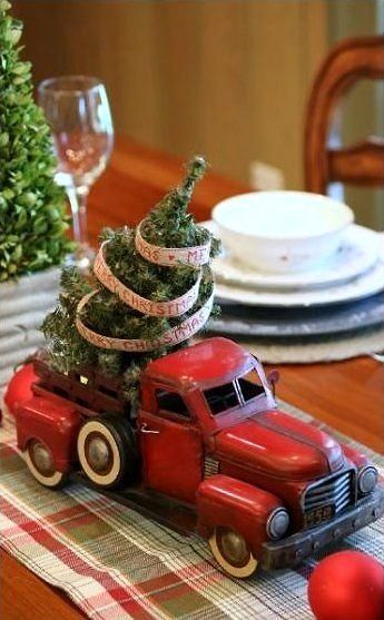 Farmhouse Christmas Ideas, Christmas Coffee Table Decor, Red Truck Decor, Red Truck Christmas, Christmas Red Truck, Farmhouse Christmas Tree, Fun Christmas Decorations, Country Crafts, Christmas Truck