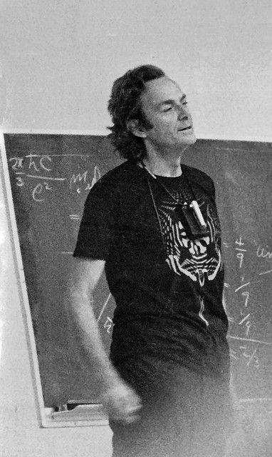 Richard Feynman Niels Bohr, Perfect Human, Famous Scientist, Richard Feynman, Science History, Science Guy, Physics And Mathematics, Weird Science, Physicists