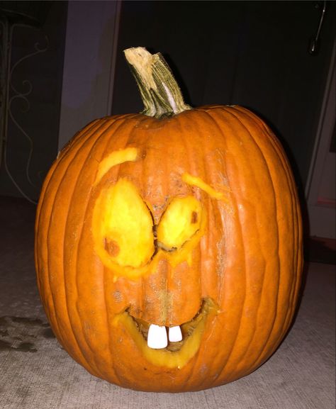 Curve Pumpkin Ideas, Ugly Pumpkin Carving, Pumpkin Funny Carving, Pumpkin Carving Ideas Roblox Face, Pumpkin Carving Ideas Animal Crossing, Pumpkin Carving Ideas Funny Simple, Goth Pumpkin Carving, Goofy Pumpkin Carving, Silly Pumpkin Carving