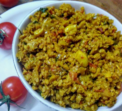 Soya Granules Bhurji Paneer Bhurji Recipe, Veg Curry Recipes, Samosa Recipes, Indian Vegetable Recipes, Bhurji Recipe, Paneer Bhurji, Main Course Ideas, Indian Meals, Veg Curry