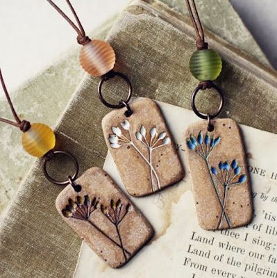 Diy Keramik, Pottery Jewelry, Jewelry Clay, Ceramic Jewellery, Clay Pendants, Rustic Ceramics, Ceramic Necklace, Clay Stuff, Poly Clay