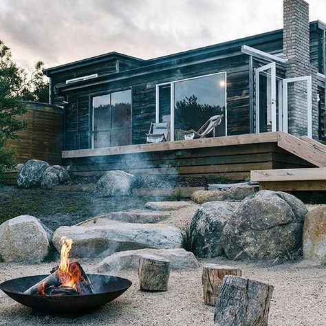 Georgia Smith (@bygeorgeshegotit) • Instagram photos and videos Slate Fire Pit, Natural Fire Pit, Outdoor Fire Pit Seating, Outdoor Fire Pit Area, My Scandinavian Home, Rustic Fire Pits, Fire Pit Landscaping, Cool Fire Pits, Lakeside Cabin