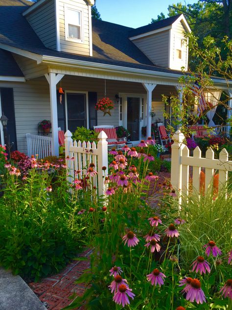 Houses With Picket Fences, Suburban Cottage Garden, Cottage Picket Fence, English Cottage Fence, Picket Fence Landscaping, Along Fence Landscaping, Cottage Garden Fence, Landscaping Along House, Diy Picket Fence