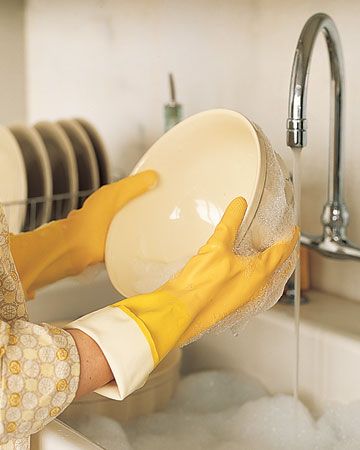 Follow these tips to ensure hand-washing your dishes is efficient and effective. Glassware Clear, Spring Cleaning Kitchen, Hand Wash Dishes, Dishwashing Gloves, Serving Ware, Dish Washing, Tidy Kitchen, Natural Cleaning, Desperate Housewives