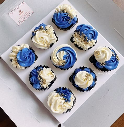 Simple Cupcake Designs Decorating Ideas, Masculine Cupcakes Ideas, Blue White Cupcakes, Royal Blue Cupcakes Ideas, Blue And White 18th Birthday, Black And Blue Cupcakes, Blue And White Cupcake Ideas, Royal Blue And Gold Cupcakes, Grad Cupcakes Ideas