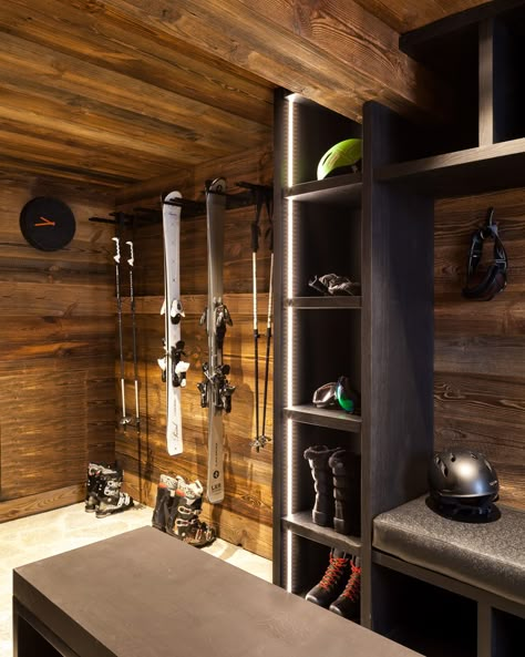 Nice storage for not-seasonal stuff More Ski Chalet Interior, Ski House Decor, Plan Garage, Gear Room, Ski Room, Mountain Interiors, Ski Rack, Ski Cabin, Chalet Interior