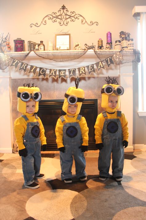 My Triplet Minions :) Halloween 2013 3 Siblings Halloween Costumes, Trio Halloween Costumes Boys, 3 Boys Halloween Costumes, Triplets Halloween Costumes, Triplet Costume Ideas, Triplet Costumes, Triplet Halloween Costumes, Uno Costume, Halloween Minions