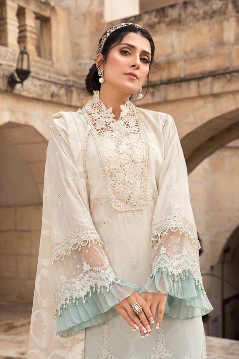 Mariam b dress Pallazo Suits, Fantasy Blouse, Farida Hasan, Pakistani Designer Clothes, Pakistani Dresses Online, Lace Dress Design, Pakistani Fashion Party Wear, Kurti Neck Designs, Maria B