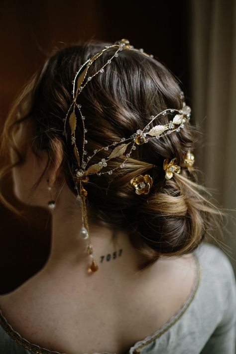 Hair Ornaments Wedding, Bridal Hair Bands, Wedding Hair Colors, The Muses, Flower Crown Hairstyle, Celestial Wedding, Headpiece Jewelry, Bridal Veils, Wedding Hair Inspiration