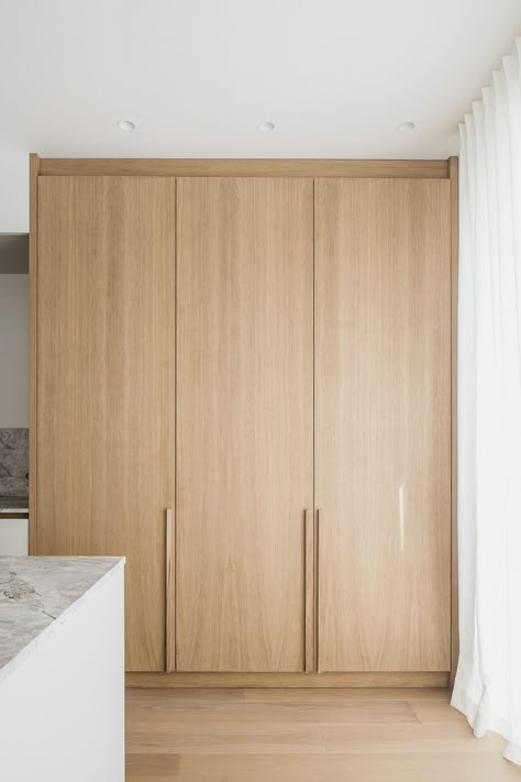 Oak Dressing Room, Oak Wardrobe Doors, White Oak Closet Doors, Japandi Wardrobe Design, Light Wood Wardrobe, Japandi Bedroom Closet, Japandi Closet, Luxury Wardrobe Door Designs, Japandi Hallway