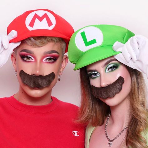 Sisters Are Taking Makeup To The Next Level And Here Are Their 30 Mind-Blowing Transformations Mario And Luigi Makeup, Luigi Makeup, Mario And Luigi Halloween, Luigi Costume, Abby Roberts, Mario Y Luigi, Eye Makeup Images, Shimmery Eyeshadow, Makeup Easy