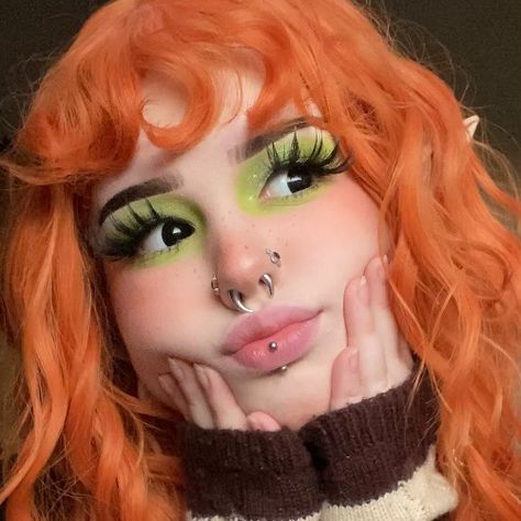 ginger hair, green makeup Cottage Core Makeup Aesthetic, Green Fairycore Makeup, Cottagecore Fairy Makeup, Fairy Core Makeup Looks, Goblin Core Makeup, Cottagecore Aesthetic Makeup, Cottagecore Makeup Looks, Green Fairy Makeup, Goblincore Makeup