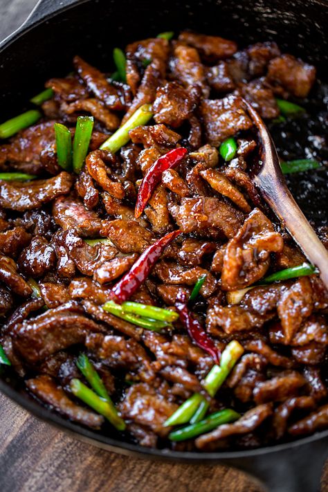 Perfectly sweet and savory, this Mongolian beef is generous on the flavor, and cooks up quickly for a delicious better-than-restaurant quality meal at home! | thecozyapron.com #mongolianbeef #mongolianbeefrecipe #asianrecipes #beefrecipes #recipesfordinner #recipesfordinnereasy #recipeseasy Mongolian Beef Recipes, Crockpot Recipes Beef Stew, Best Beef Recipes, Mapo Tofu, Diner Recept, Ballgown Wedding, Mongolian Beef, Crockpot Recipes Beef, Beef Recipe