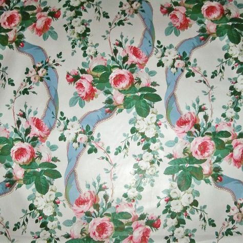 The Most Amazing English Country House Of Them All - Laurel Home Toile Quilt, Chintz Decor, 1920s Wallpaper, Country Decor Diy, Fireplace Fender, Chintz Fabric, English Country Decor, French Country Bedrooms, French Country Design