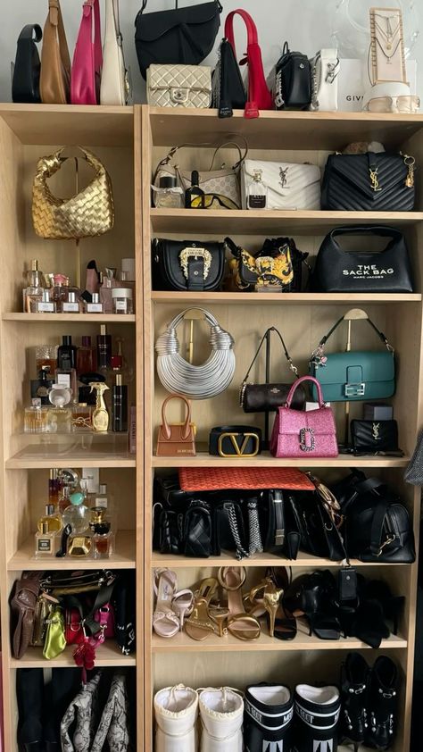 Organizing Purses In Closet Small Spaces, Cleaning Out Closet Aesthetic, Closet Room With Couch, House Organisation Ideas Bedroom, Luxury Jewelry Collection Closet, Hat And Purse Storage Ideas, Realistic Closet Organization, Closet Inspo Small Walk In, Organization Ideas For The Room