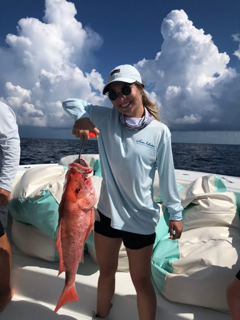 Offshore Fishing Outfit Women, Womens Fishing Outfit, Fishing Aesthetic Outfit, Fishing Womens Fashion, Fishing Hairstyles, Fishing Outfits For Women Summer, Deep Sea Fishing Outfit Women, Summer Fishing Outfit, Fishing Outfits For Women