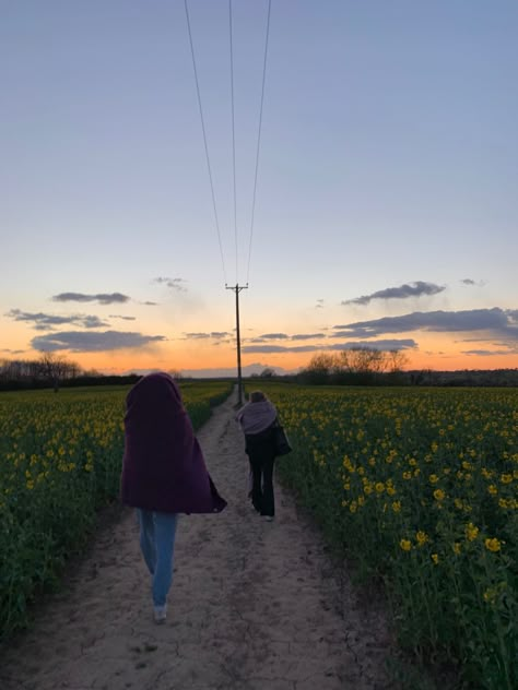 #sunset #aesthetic #walking Walking Into The Sunset, Sunset Walks With Friends, Walking Nature Aesthetic, Walks Aesthetic Girl, Walks Aesthetic Friends, Rural Living Aesthetic, Rural Summer Aesthetic, Sunset Walks Aesthetic, Walks In Nature Aesthetic