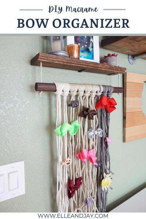 This DIY macramé bow organizer was a fun and easy project I completed for my daughter’s room. It’s a great DIY wall décor project and is the perfect macramé wall hanging for my daughter. If you are looking for a bow holder DIY craft or an adult craft idea, this tutorial will walk you through how to make a DIY bow holder. Bow Holder Diy, Macrame Bow, Diy Bow Holder, Bow Organizer, Simple Macrame, Diy Crafts For Adults, Diy Holder, Diy Macrame, Bow Holder